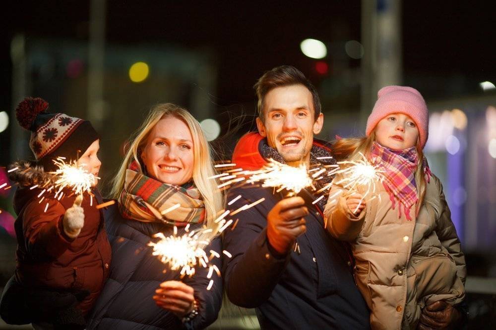 Как россияне будут праздновать "самый грустный новый год"?