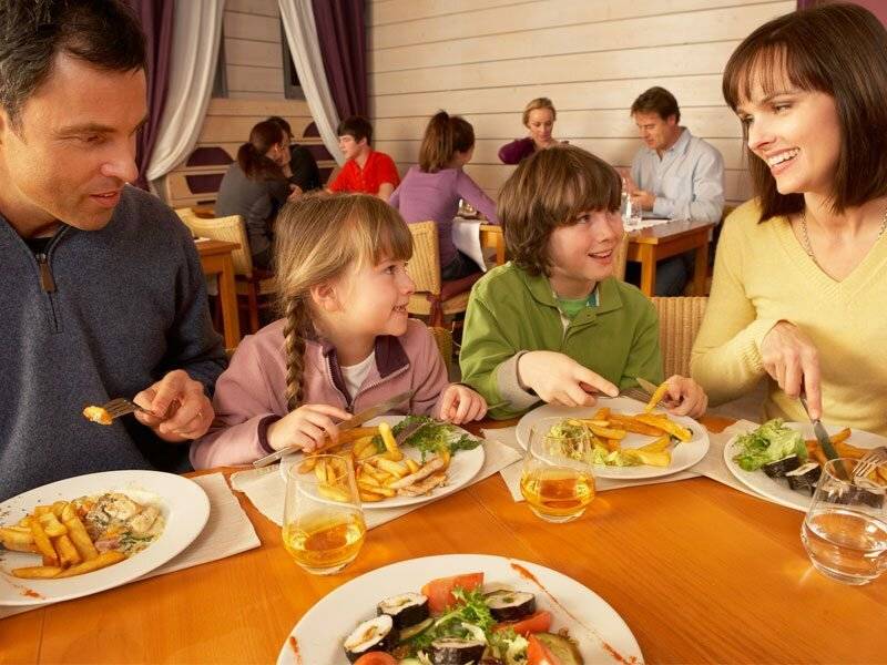 Обзор семейных кафе и ресторанов с детской комнатой в челябинске. советы по выбору заведения