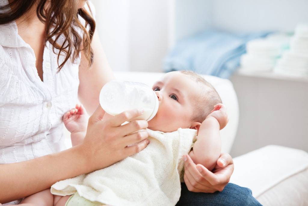 Кормление сцеженным грудным молоком из бутылочки - все о беременности