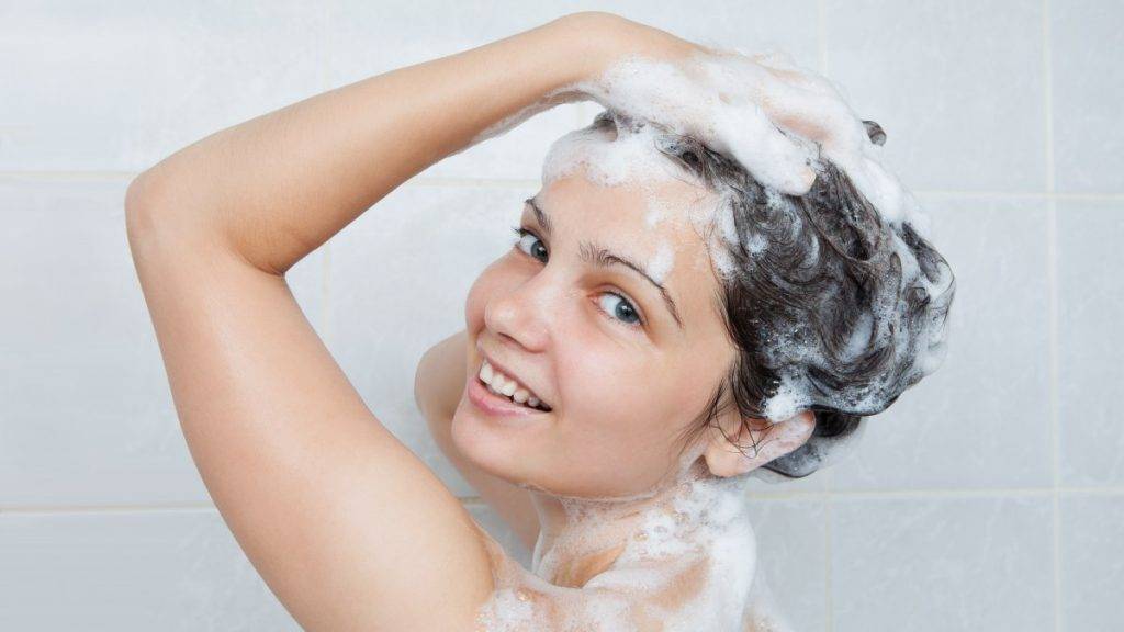 Что делать, если ребенок наотрез отказывается мыть голову? советы опытной мамы и полезные лайфхаки