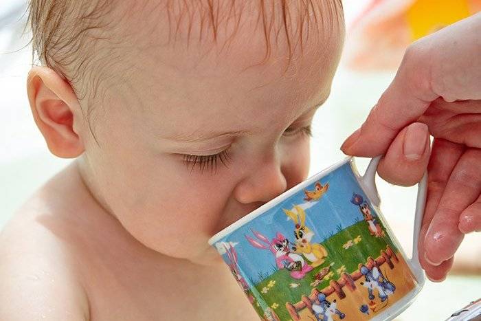 Как научить ребенка пить из кружки самостоятельно: пошаговые советы и рекомендации