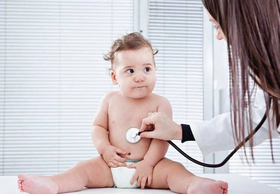 Ребенок в 7; 8 месяцев не сидит и не ползает, доктор комаровский
