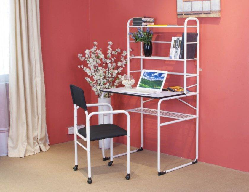 Маленький письменный стол: компактные небольшие изделия для дома, мини варианты в комнату малогабаритных размеров
