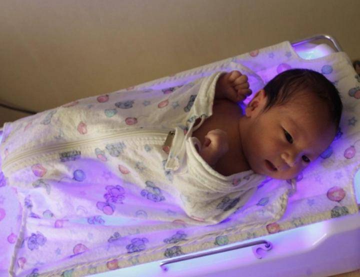 Фототерапия новорожденных
