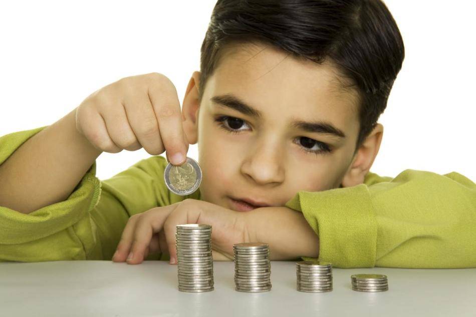 Нужно ли давать ребенку деньги на карманные расходы?
