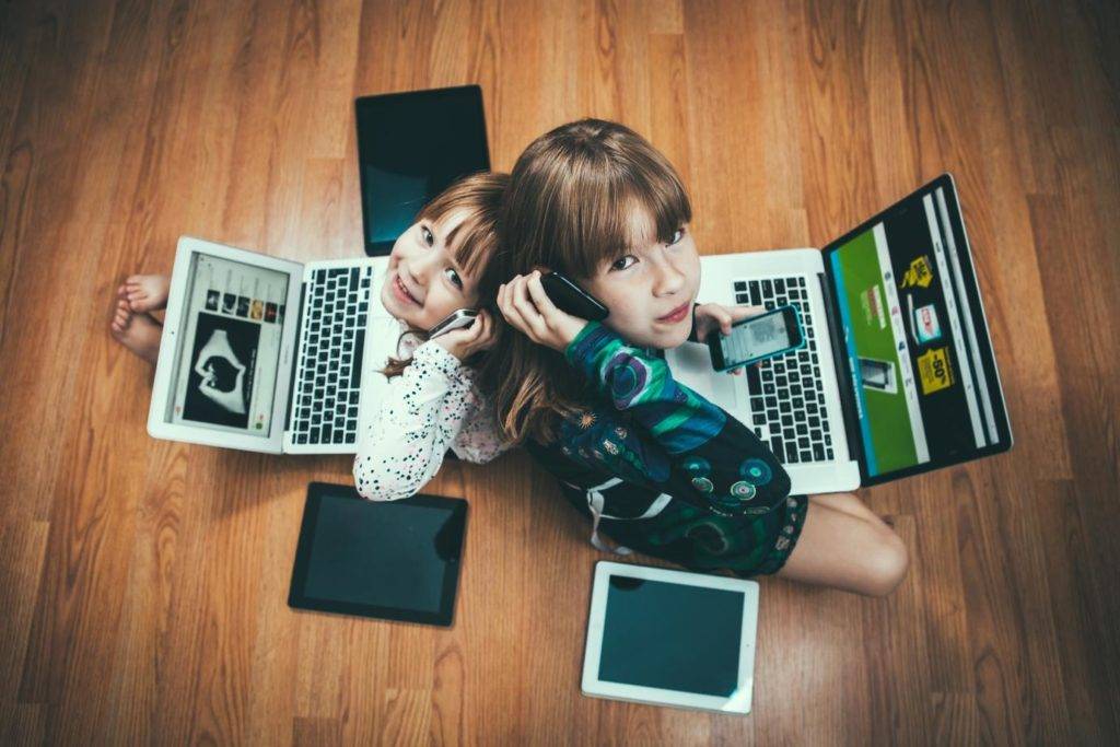 Влияние смартфонов на детей: можно ли детям пользоваться гаджетами