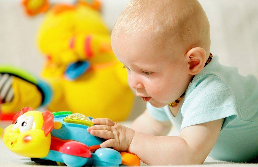 Как развивать ребенка до 1 года? развивающие игры для детей до 1 года по месяцам