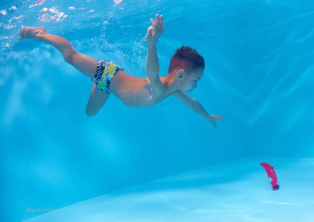 Учим ребёнка плавать: 4 типичных ошибки родителей