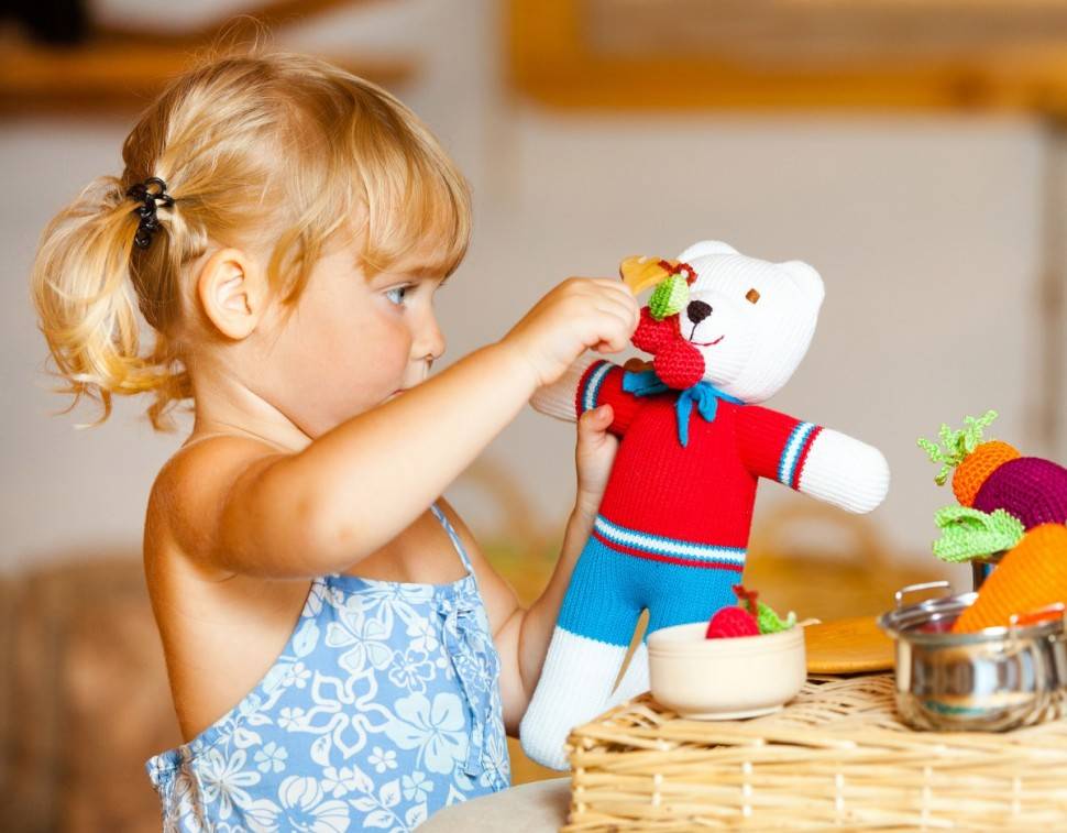 Должен ли ребенок делиться игрушками?