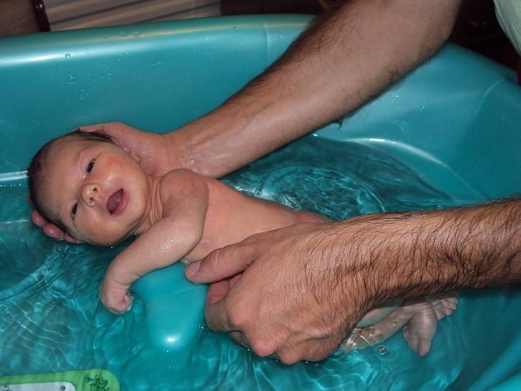 Когда ребенка можно купать в некипяченой воде