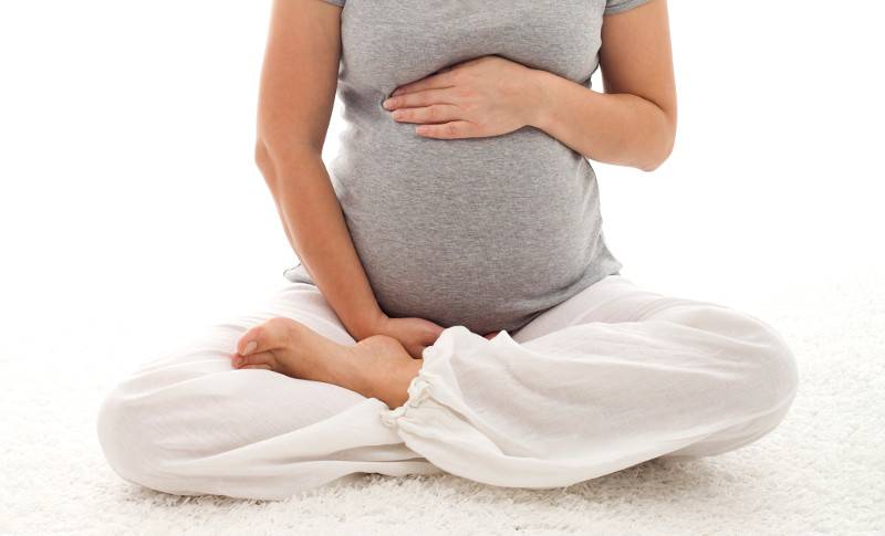 Как правильно спать во время беременности, позы для сна по триместрам