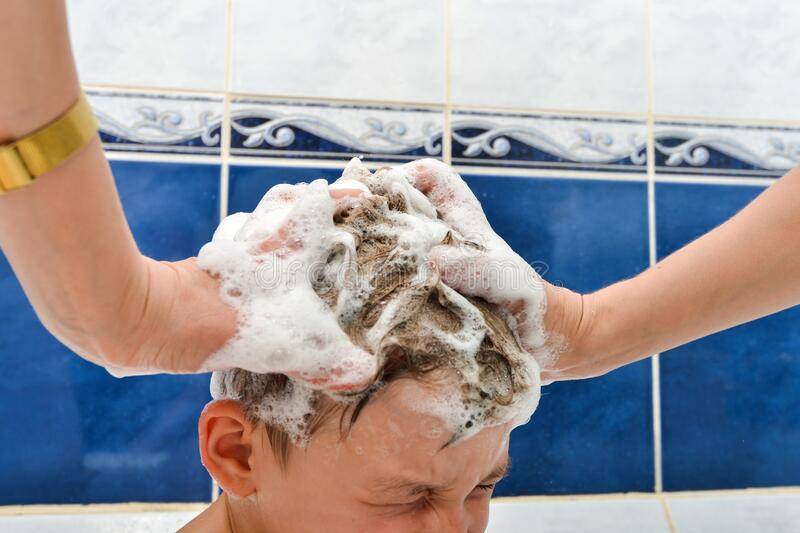 Ребенок боится мыть голову — что делать и как мыть голову ребенку