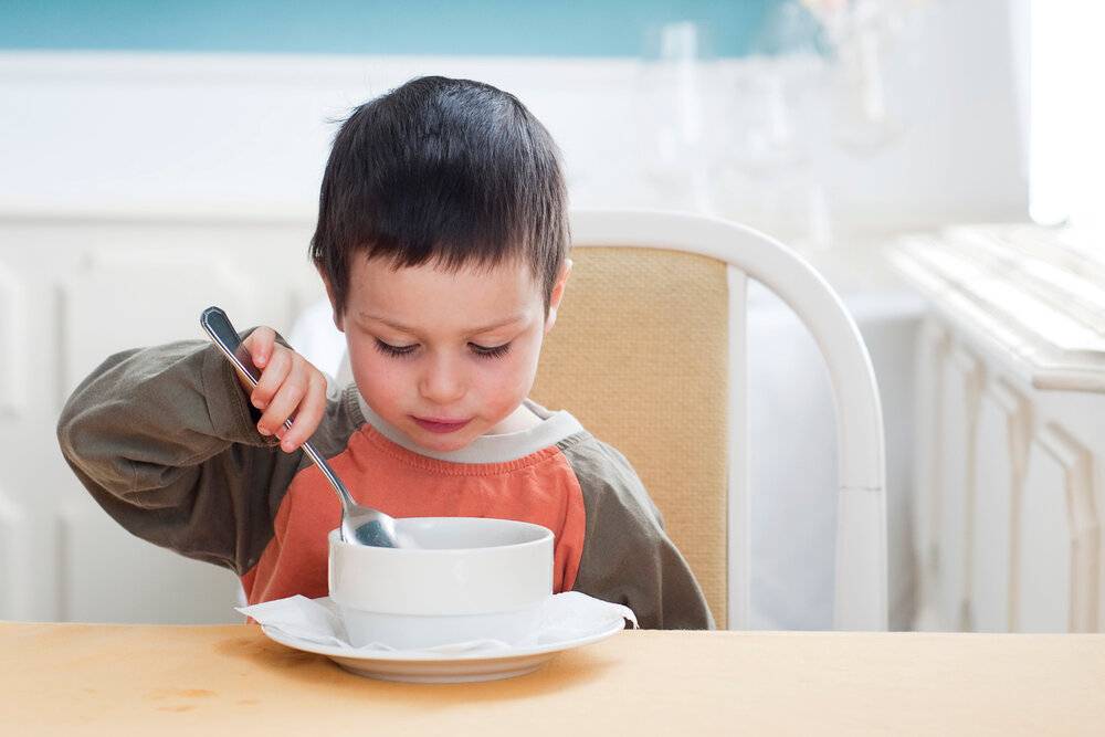 Ребенок не ест суп: чем заменить первые блюда