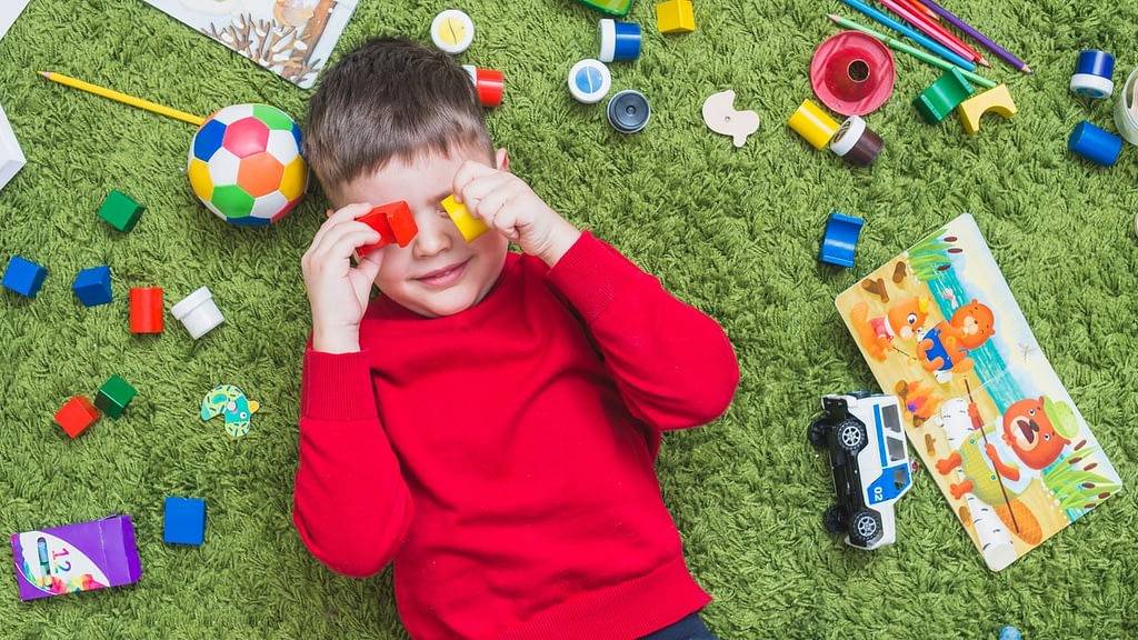 Почему ребенок ломает свои игрушки?