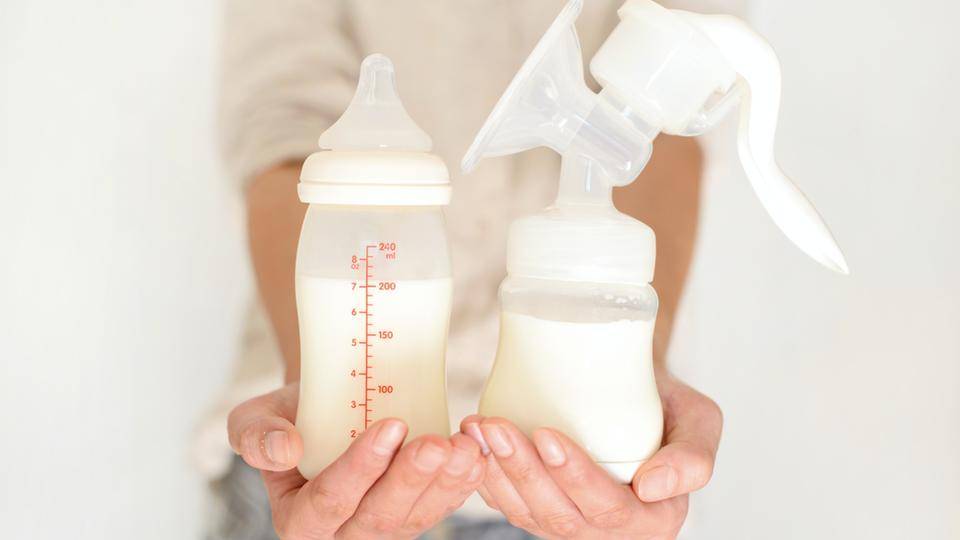 Нужно ли сцеживать молоко после каждого кормления ребенка