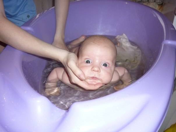 В какое время лучше купать грудничка и как правильно купать новорожденного ребенка первый раз • твоя семья - информационный семейный портал
