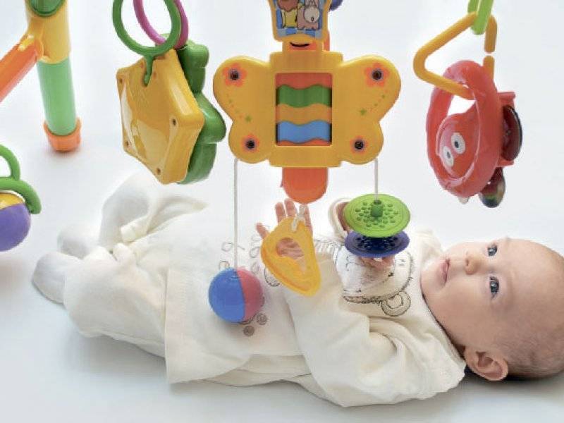 Игры с ребенком в возрасте 11 месяцев: занятия, игрушки, развитие