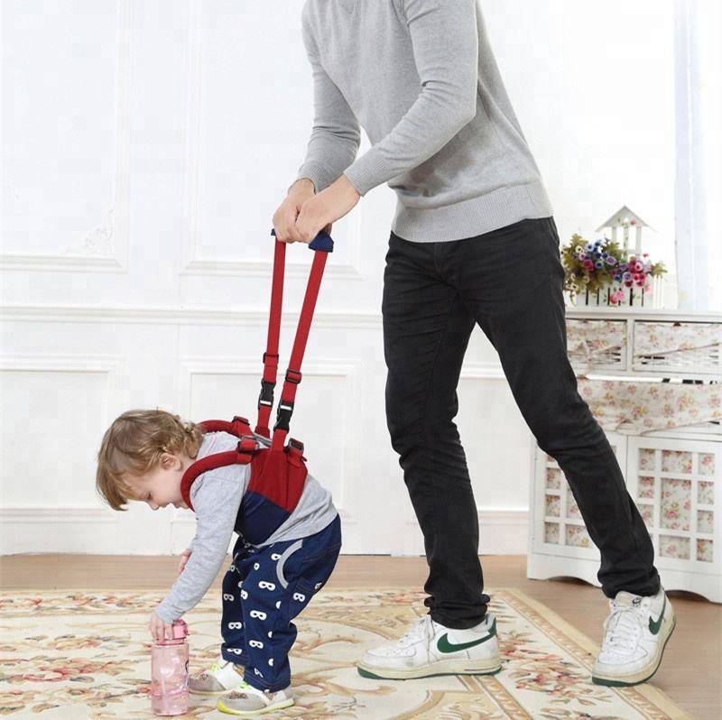 Первые шаги малыша: как помочь ребенку научиться ходить