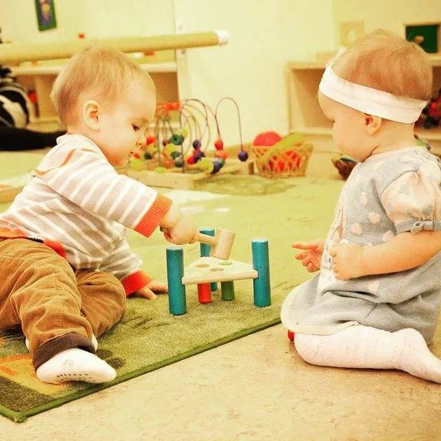 Ребенок 6 месяцев: развивающие игры и занятия. образцы игр, видео