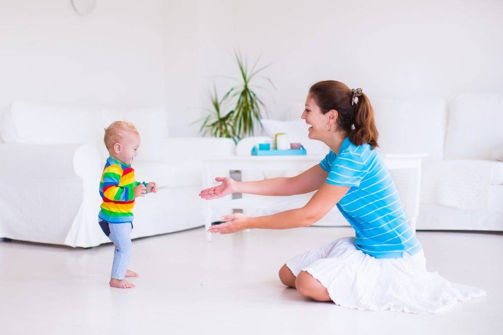 Любящие мамы: первые шаги ребенка – 6 советов родителям
