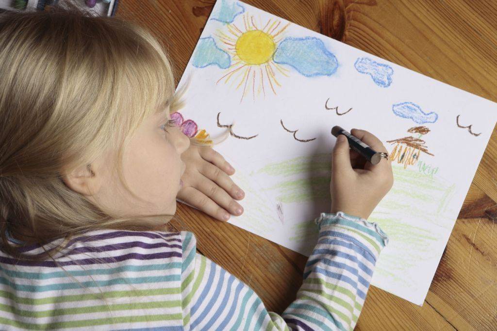 Стоит ли учить ребенка рисовать?