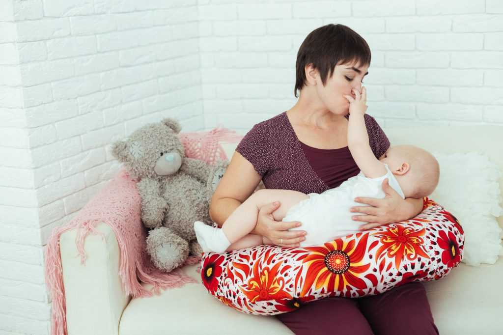 Как пользоваться подушкой для кормления грудного ребенка