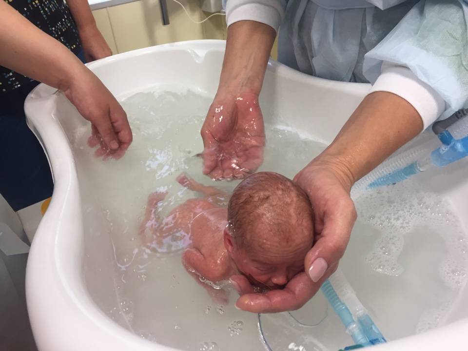 Как часто нужно купать новорожденного ребенка и сколько по времени