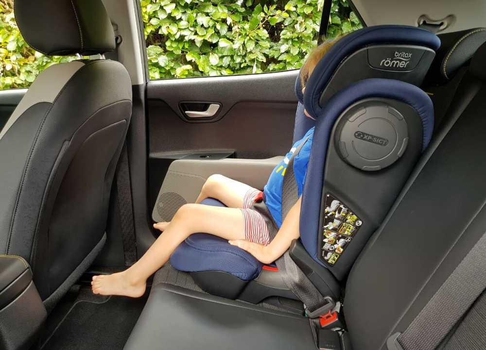 Детское удерживающее устройство в автомобиле: возраст, фэст