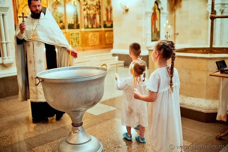 Крестить ли ребенка «неправильных» родителей? — опрос