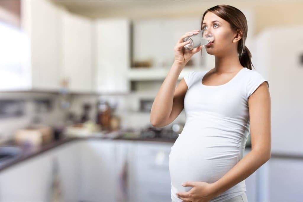 Почему на ранних или поздних сроках беременности постоянно хочется пить и что делать с сильной жаждой? жажда при беременности