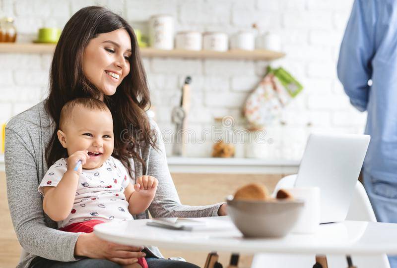 Работающая мама: как совместить семью и работу притом всё успеть