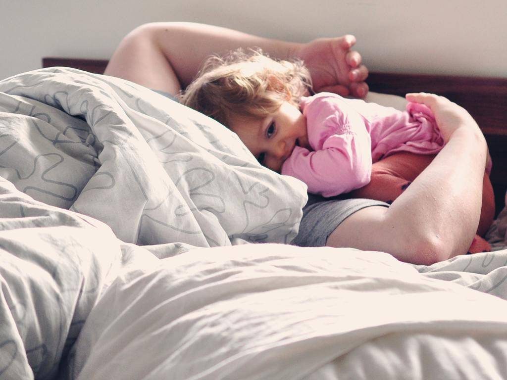 Малыш плохо спит ночью и днем, расстройство сна | нарушение сна у грудного ребенка до года: что делать | бессонница у грудничка