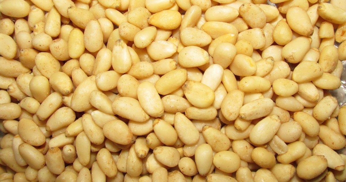 Орехи при грудном вскармливании (грецкие, кедровые, кешью), сколько их можно кормящей маме в первый месяц при лактации, бывает ли на них аллергия