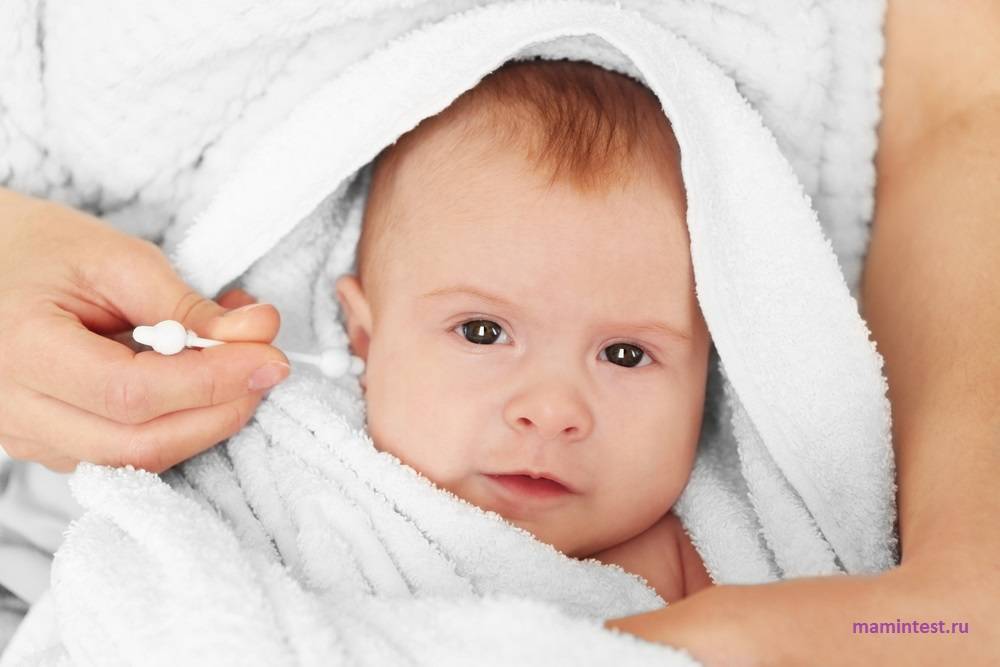 Как почистить ушки новорожденному 2 месяца, как ухаживать за ушами грудничка?