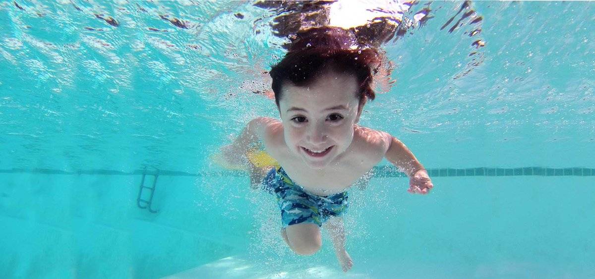 Видео уроки плавания для начинающих - как научиться самостоятельно плавать взрослому, упражнения для обучения в бассейне
