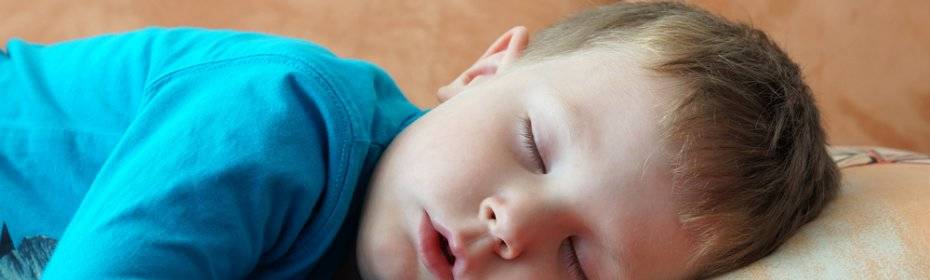 Почему ребенок храпит во сне, а соплей нет? ребенок храпит во сне: советы от комаровского. почему ребенок храпит во сне