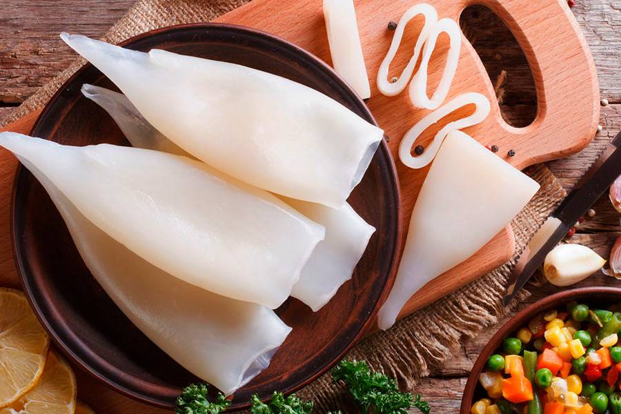 Можно ли кушать кальмары кормящей маме: 4 простых рецепта при лактации