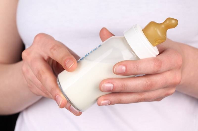 Как правильно сцеживать грудное молоко руками