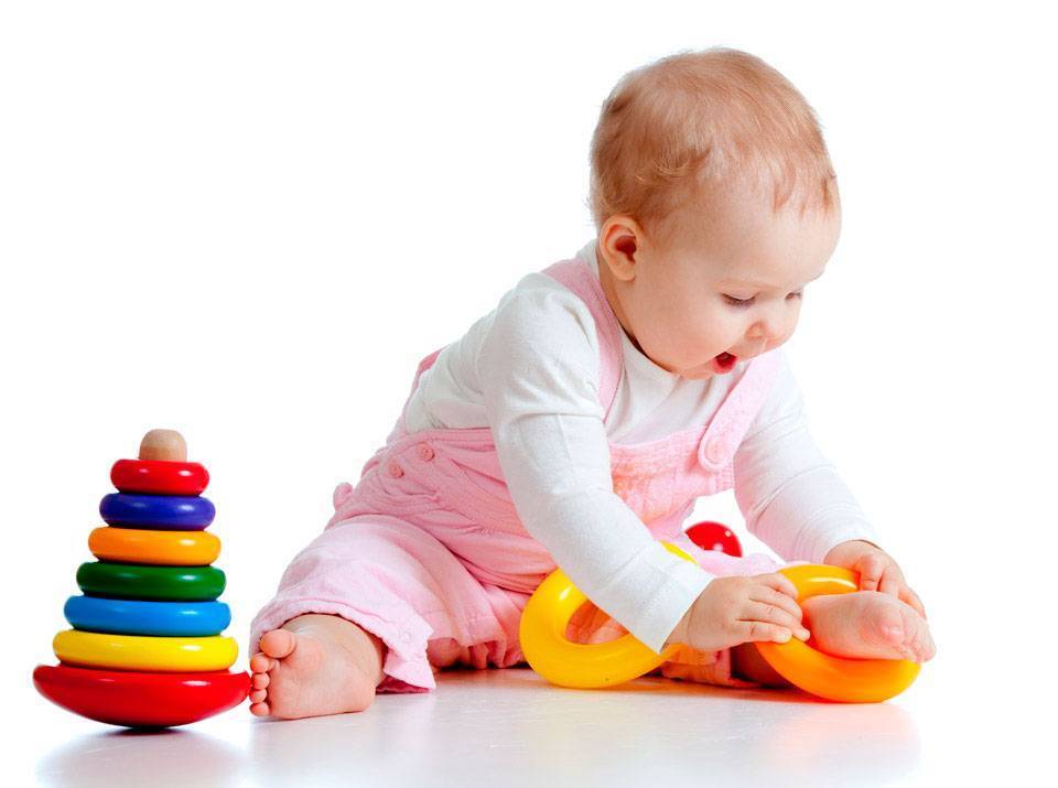 Что должен уметь ребенок в 9 месяцев. каком должно быть нормальное физическое и эмоциональное развитие ребенка в 9 месяцев.