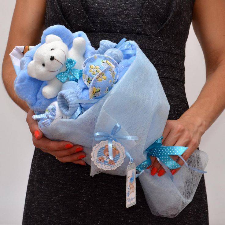 Что подарить ребенку на 1 месяц мальчику и девочке: идеи для подарков на «кашу»