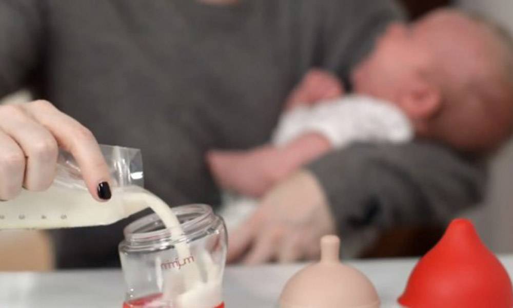 Ручное сцеживание грудного молока как делать. важные нюансы при сцеживании: что вам обязательно нужно знать. плюсы сцеживания руками