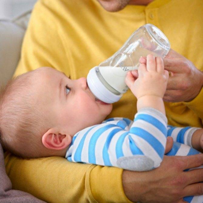 Кормление грудным молоком из бутылочки - правила, сточная нома и хранение