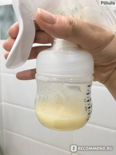 Как правильно сцеживать грудное молоко руками в бутылочку