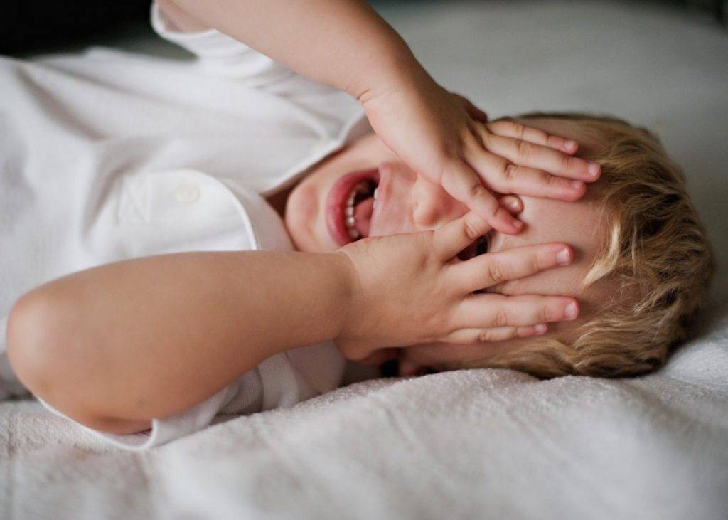 Ребенок плачет во сне: самые частые причины и способы решить проблему