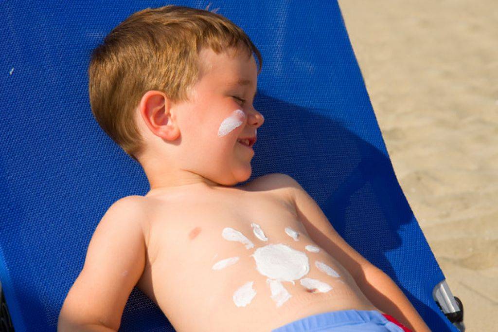 Тепловой удар у ребенка: симптомы, лечение и первая помощь