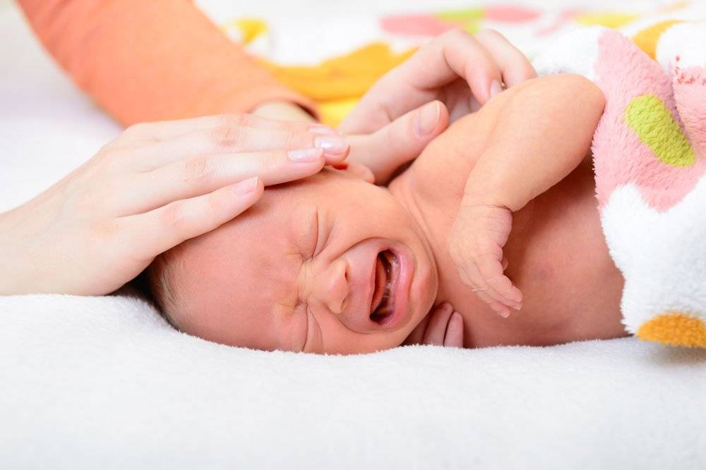 Ребенок плачет во время кормления грудным молоком. причины плача ребёнка при кормлении и возможные пути решения этой проблемы