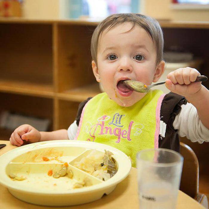   как научить ребенка жевать твердую пищу