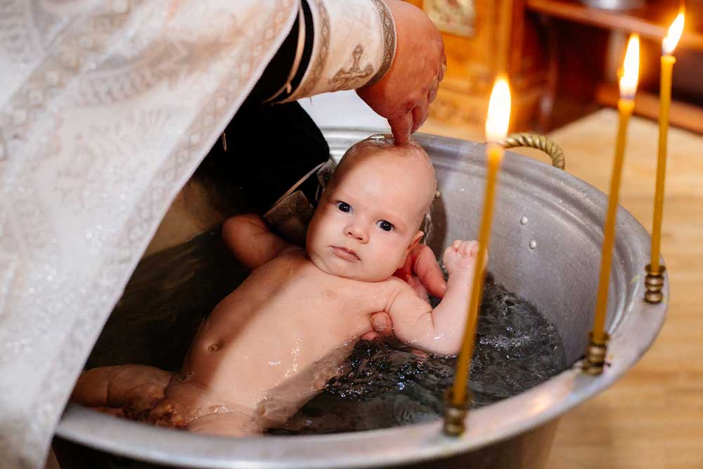 Крещение ребенка: правила для родителей, приметы на детей