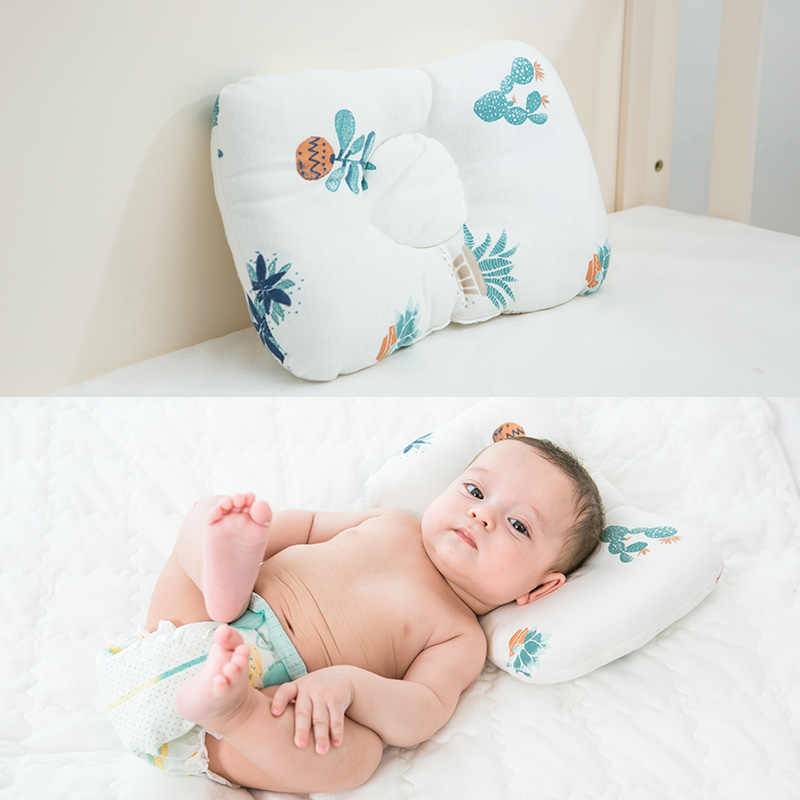Ортопедическая подушка для новорожденных: в каких случаях она бывает необходима?
