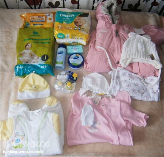 Какая одежда нужна новорожденному на первое время? что не нужно покупать?